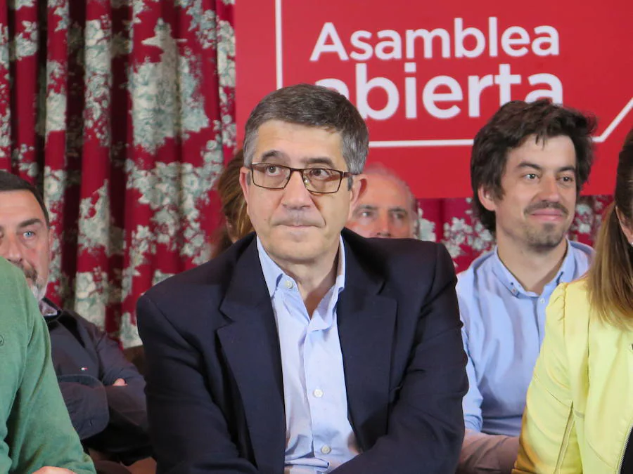 Fotos: Patxi López participa en una Asamblea Abierta en León