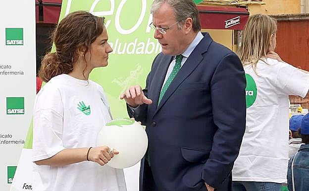 El alcalde de León, Antonio Silván, durante la visita institucional.