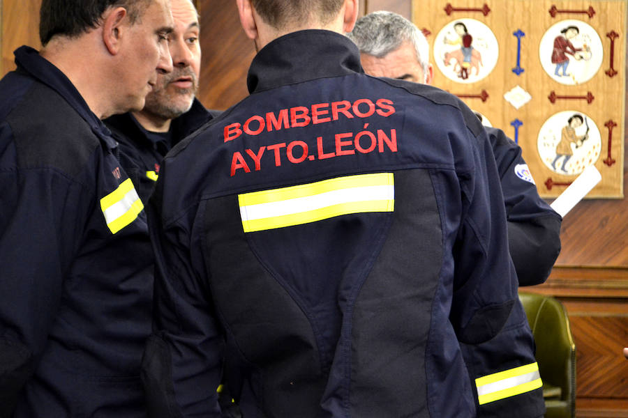 Fotos: Toma de posesión de cinco nuevos cabo en Bomberos de León