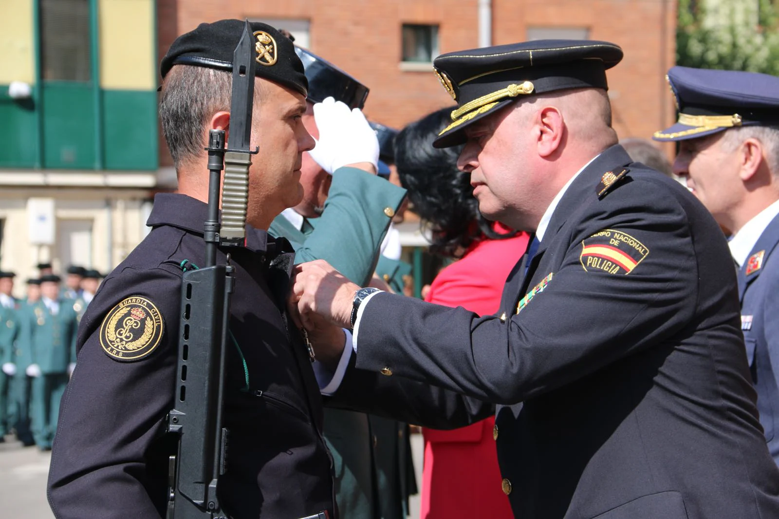 Disciplina, lealtad, compañerismo y servicio son los valores sobre los que nació en 1844 la Guardia Civil, la institución más antigua de España y que este jueves ha conmemorado en León su 174 aniversario