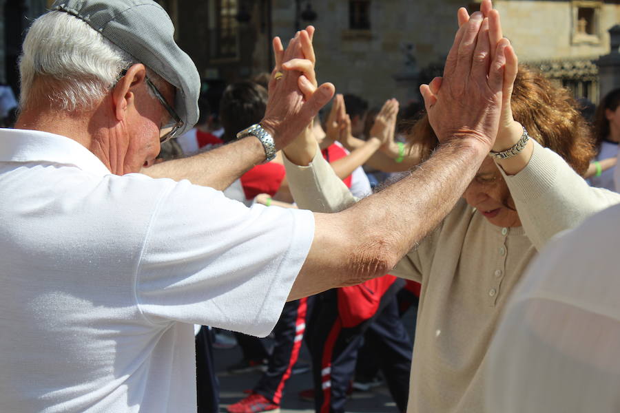 Fotos: Imágenes de la clase intergeneracional