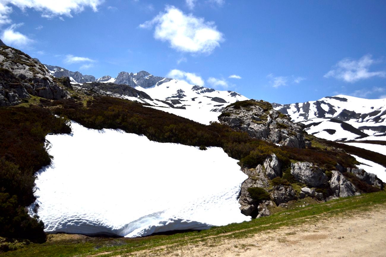 La nieve se mantiene en las montañas de la provincia y garantiza el suministro de agua a los pantanos en las próximas semanas | Hasta 30 hectómetros cúbicos podrían encontrarse en estas zonas