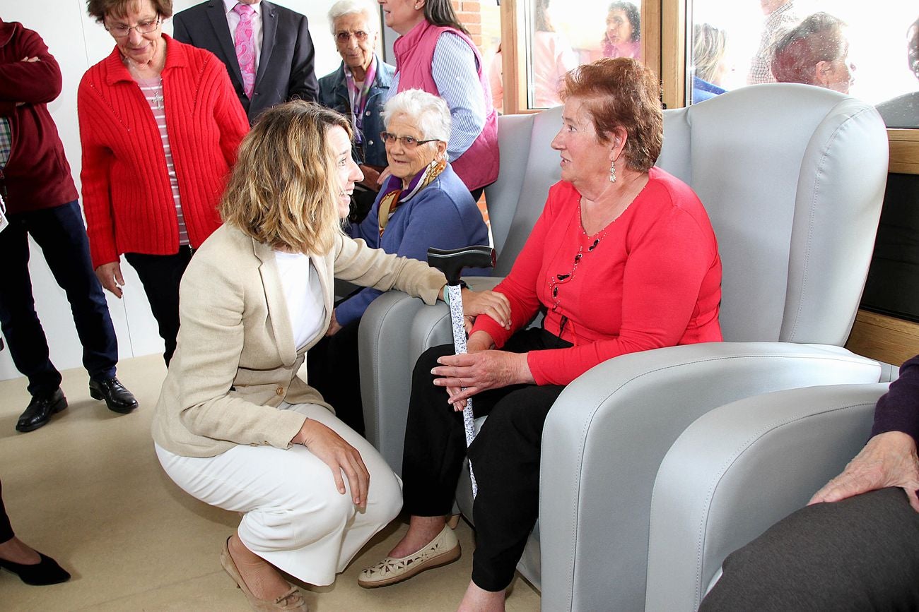 La consejera de Familia e Igualdad de Oportunidades, Alicia García, visita el nuevo Centro de Día de Día de Santa María del Páramo