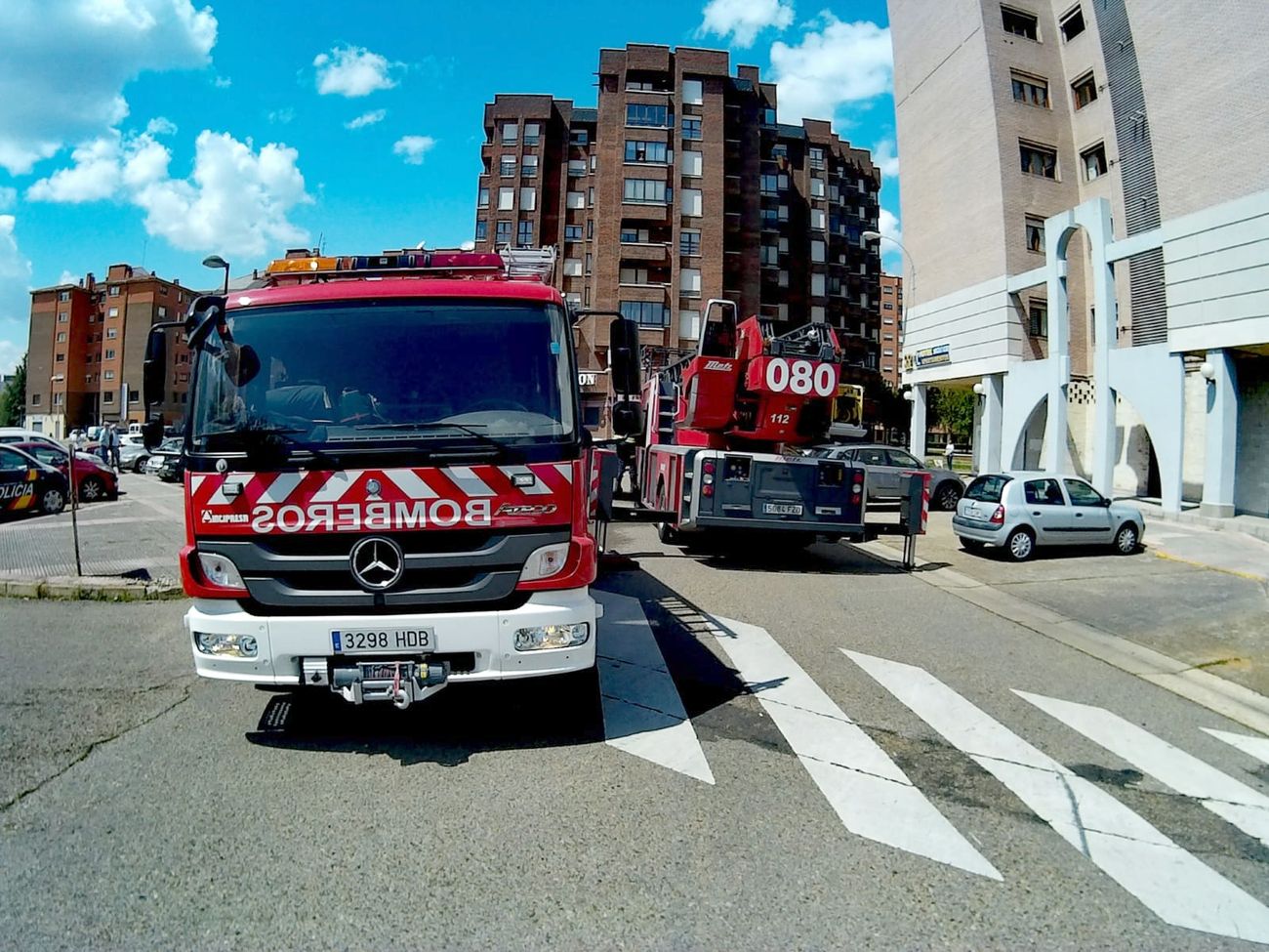 El incendio de una campana extractora provoca serios daños en una vivienda