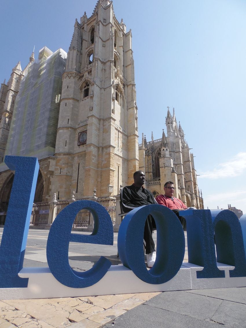 Xavi Fernández y Reggie Johnson, dos leyendas del baloncesto leonés, han repasado en el diario digital la historia de este deporte en una jornada emotiva y cargada de recuerdos