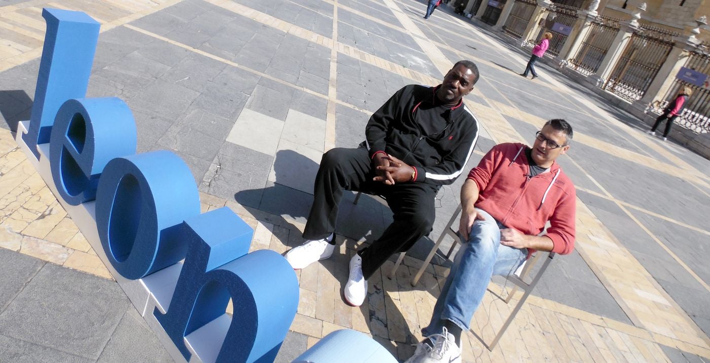 Xavi Fernández y Reggie Johnson, dos leyendas del baloncesto leonés, han repasado en el diario digital la historia de este deporte en una jornada emotiva y cargada de recuerdos