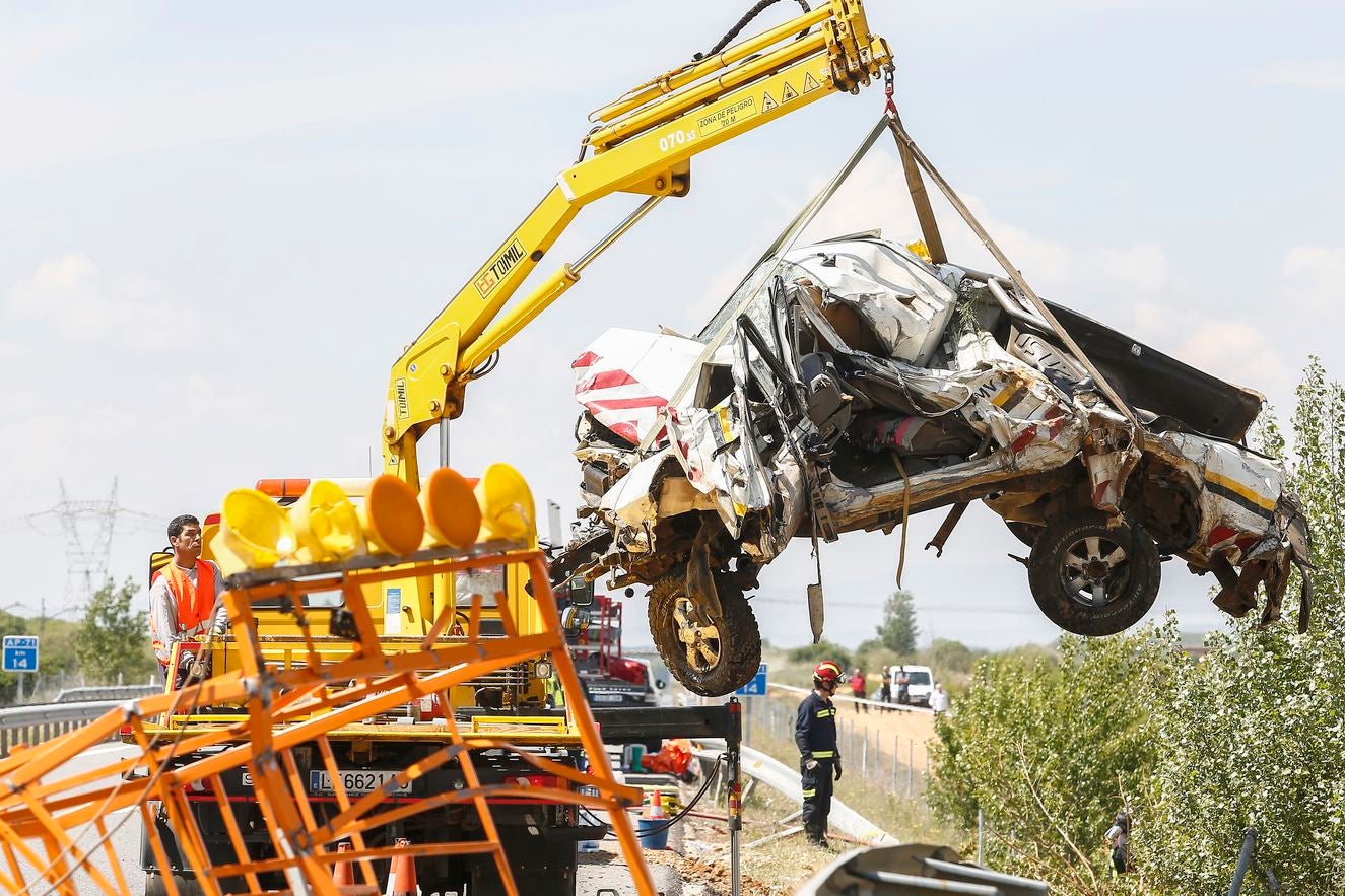 Un fallecido al arrollar un camión cargado de gasolina a una furgoneta de mantenimiento en la León-Astorga