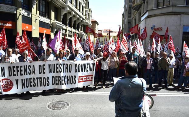 Las protestas cortan la calle Independencia.