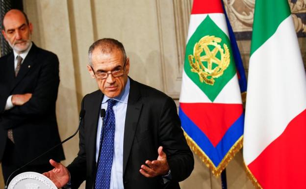 Italia se encomienda a un tecnócrata para intentar salir de la crisis política