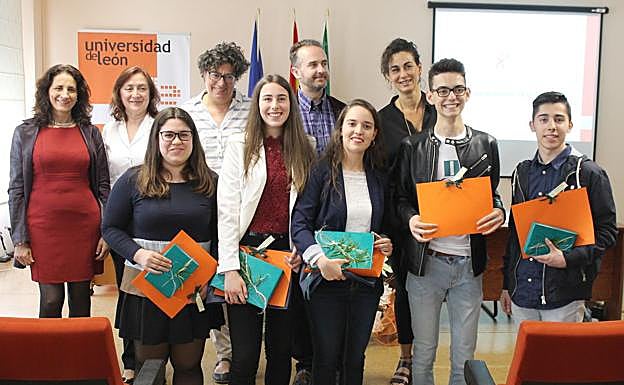 Foto de familia a la conclusión de la entrega de premios.