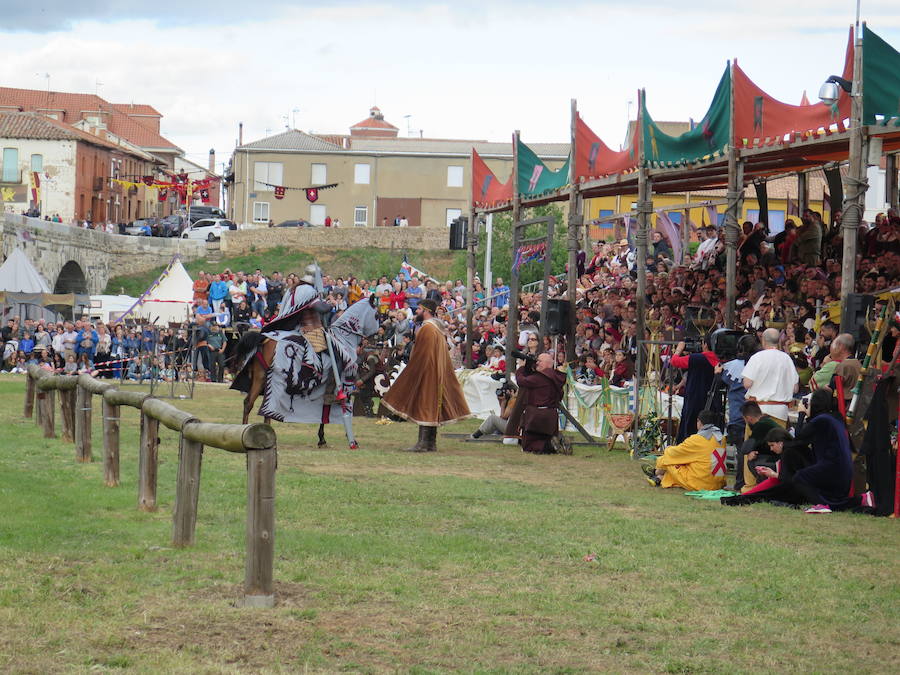 Fotos: Tradicional representación de las Justas medievales en Hospital de Órbigo