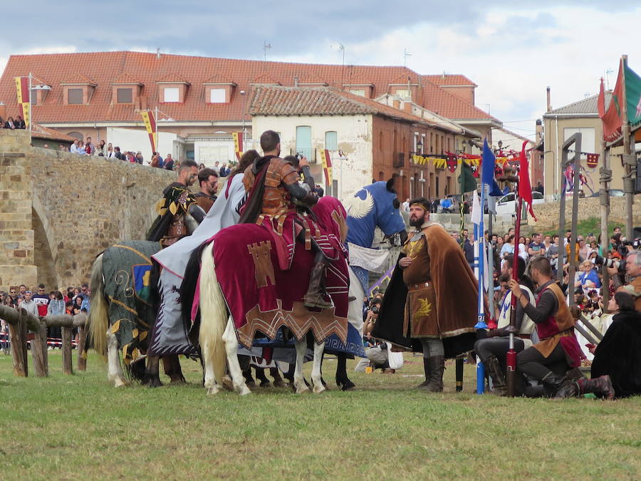 Fotos: Tradicional representación de las Justas medievales en Hospital de Órbigo