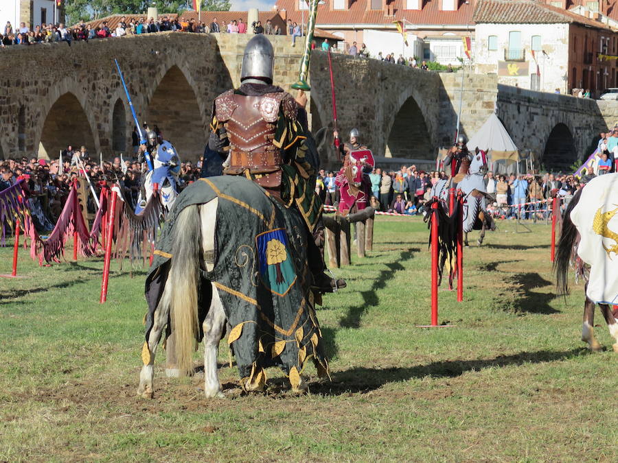 Fotos: Tradicional representación de las Justas medievales en Hospital de Órbigo