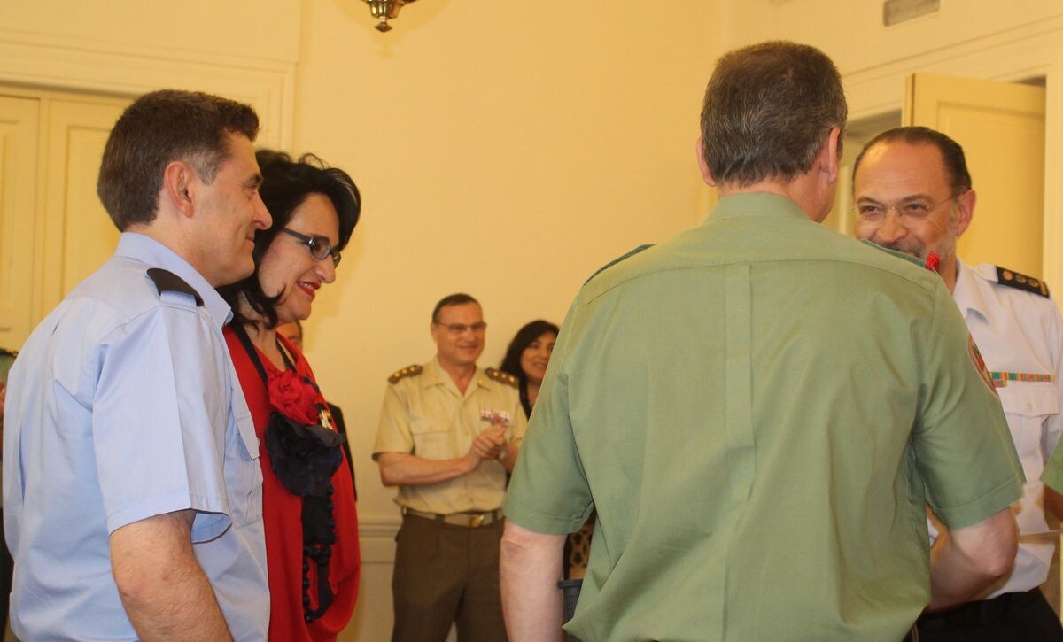 Fotos: Catorce vigilantes reciben menciones honoríficas