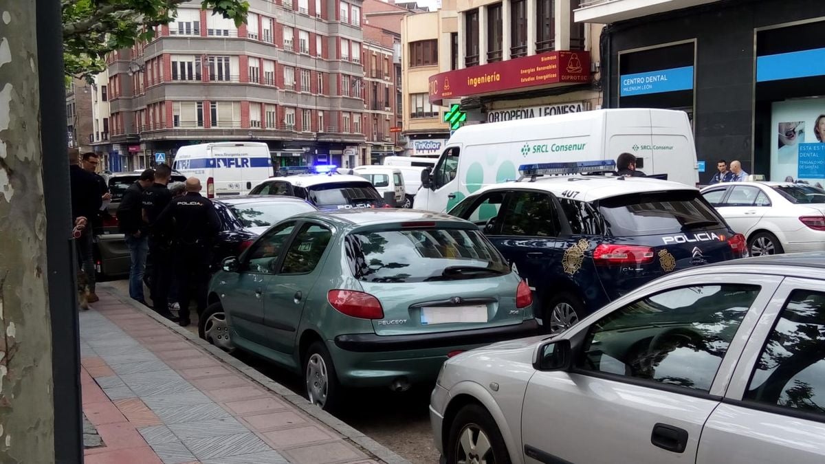 Una disputa por una plaza de aparcamiento acaba en bronca, agresión y una persona en el hospital