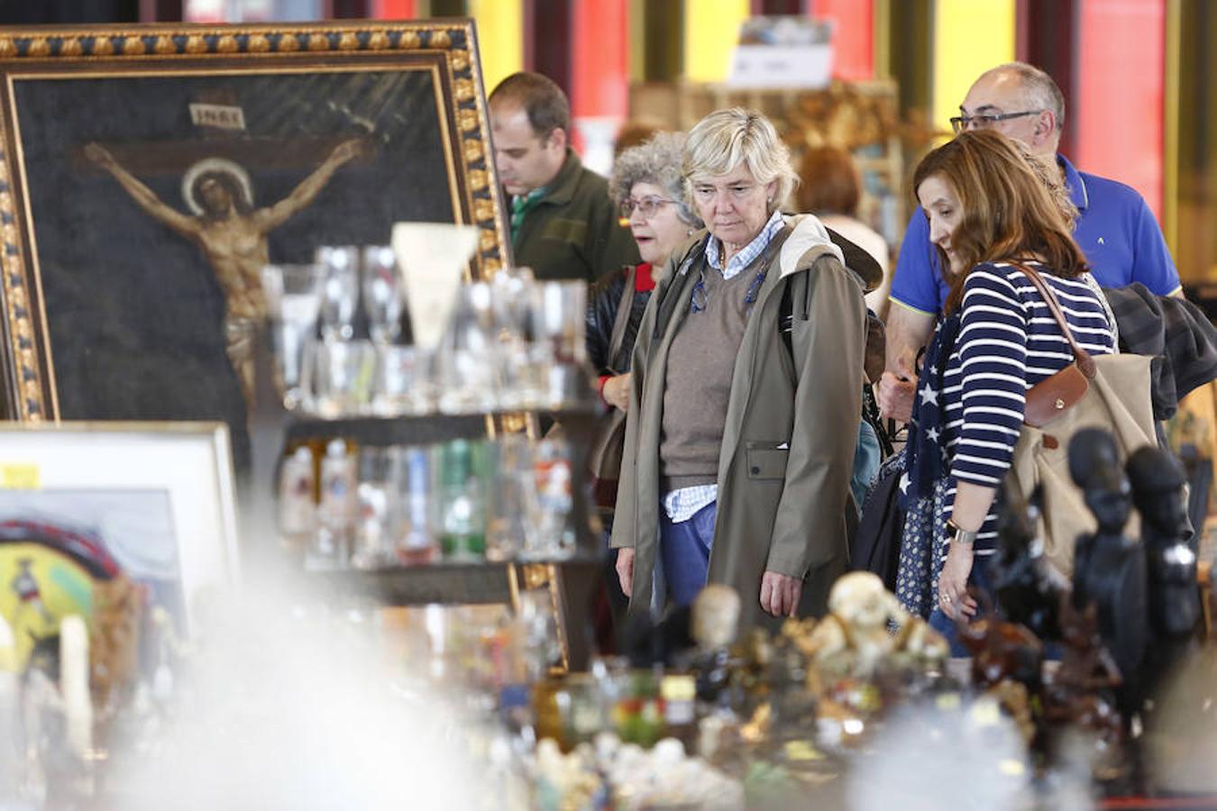 Se abre en el Palacio de Exposiciones de León la Feria Vintage, una cita para los apasionados de las antiguedades.