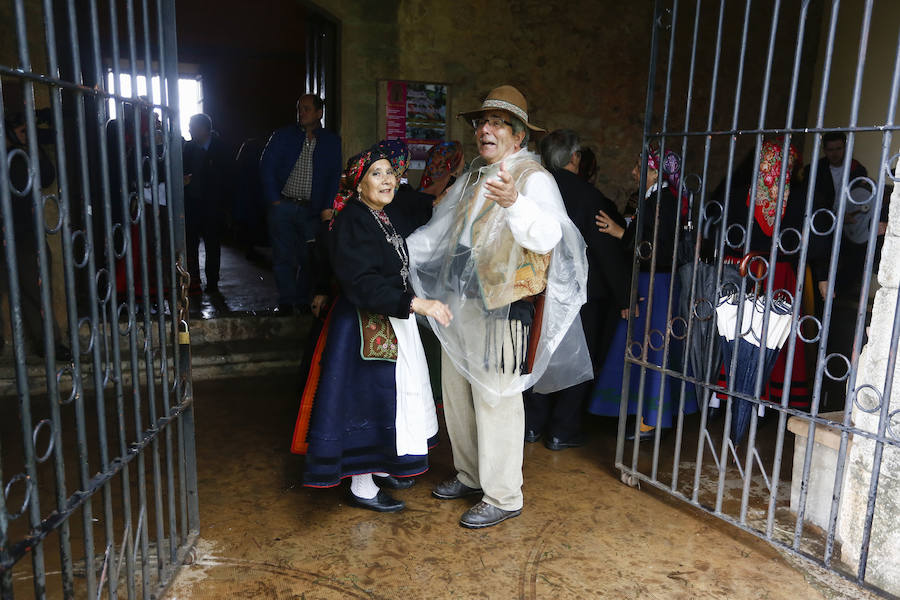 Fotos: La lluvia obliga a suspender la procesión de Nuestra Señora de Camposagrado