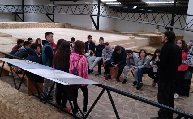 Los alumnos del Colegio La Asunción visitan las villas romanas de La Tejada y La Olmeda