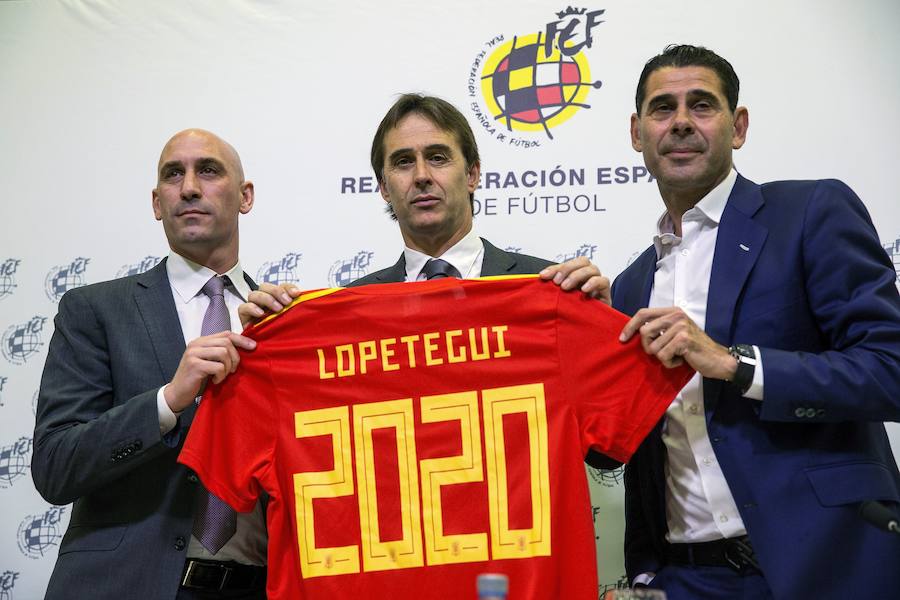 A dos días del debut de la selección española en el Mundial de Rusia contra Portugal, Luis Rubiales ha anunciado la destitución del seleccionador Julen Lopetegui. En sus dos años al frente del combinado nacional, el nuevo técnico del Real Madrid ha logrado la clasificación para el Mundial de forma brillante y sin conocer la derrota.