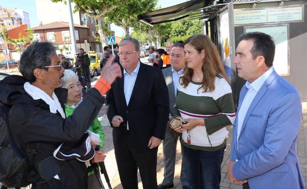 Silván a su visita al nuevo punto de información. 