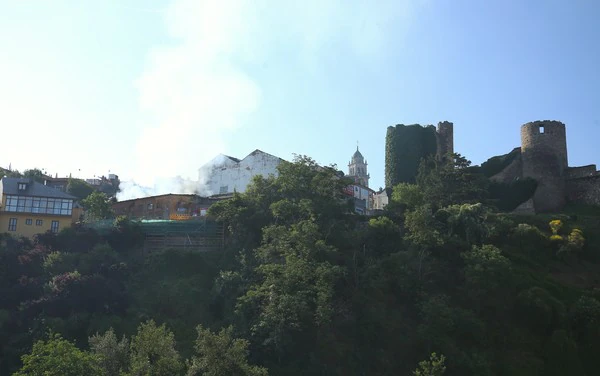 Fotos: Incendio en una casa deshabitada en la calle El Rañadero de Ponferrada