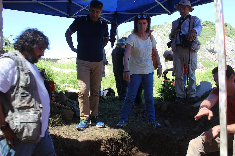 Fotos: Exhumación en el cementerio de Canseco