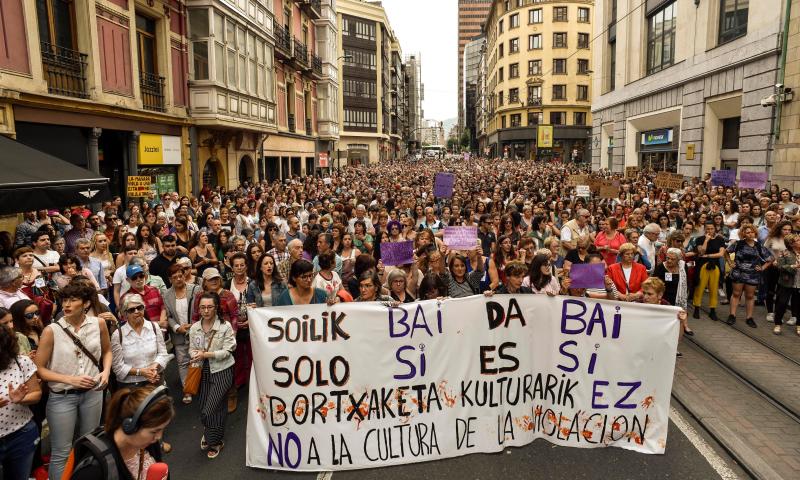 Decenas de asociaciones feministas convocan a la ciudadanía contra el sistema judicial «que ampara a violadores y desprotege a las mujeres»