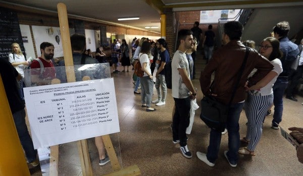 Miles de personas se presentan a las oposiciones de Secundaria en Castilla y León. 