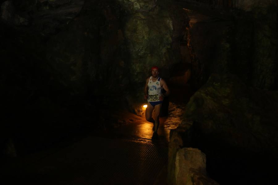 Primera prueba de la Copa Diputación de Trail 2018 que se celebra en el entrono de la localidad de Valporquero adentrandose en la cueva para recorrerla durante 400mts