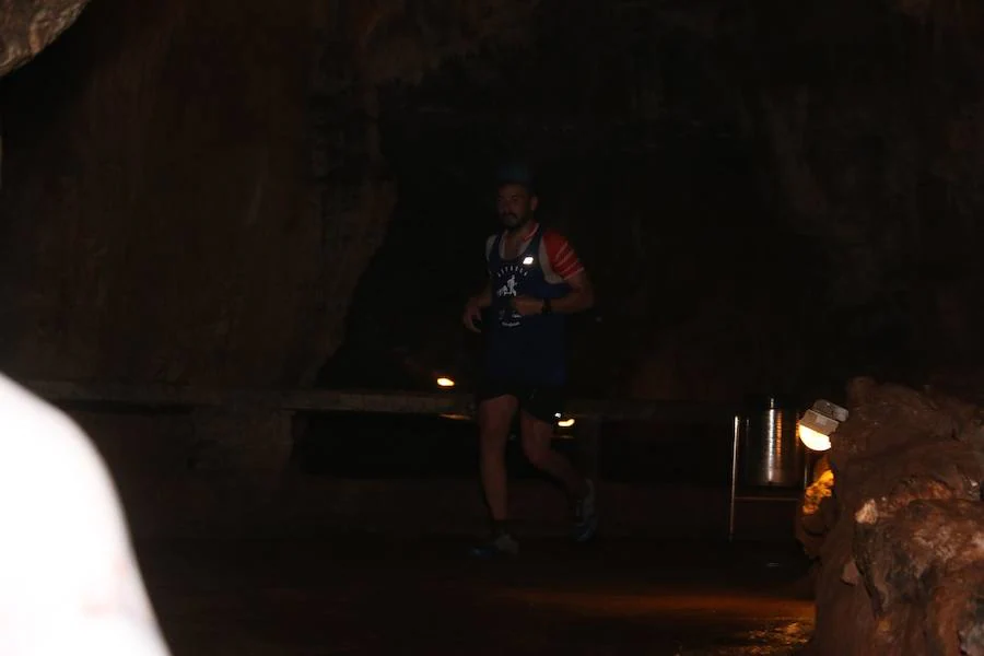 Primera prueba de la Copa Diputación de Trail 2018 que se celebra en el entrono de la localidad de Valporquero adentrandose en la cueva para recorrerla durante 400mts