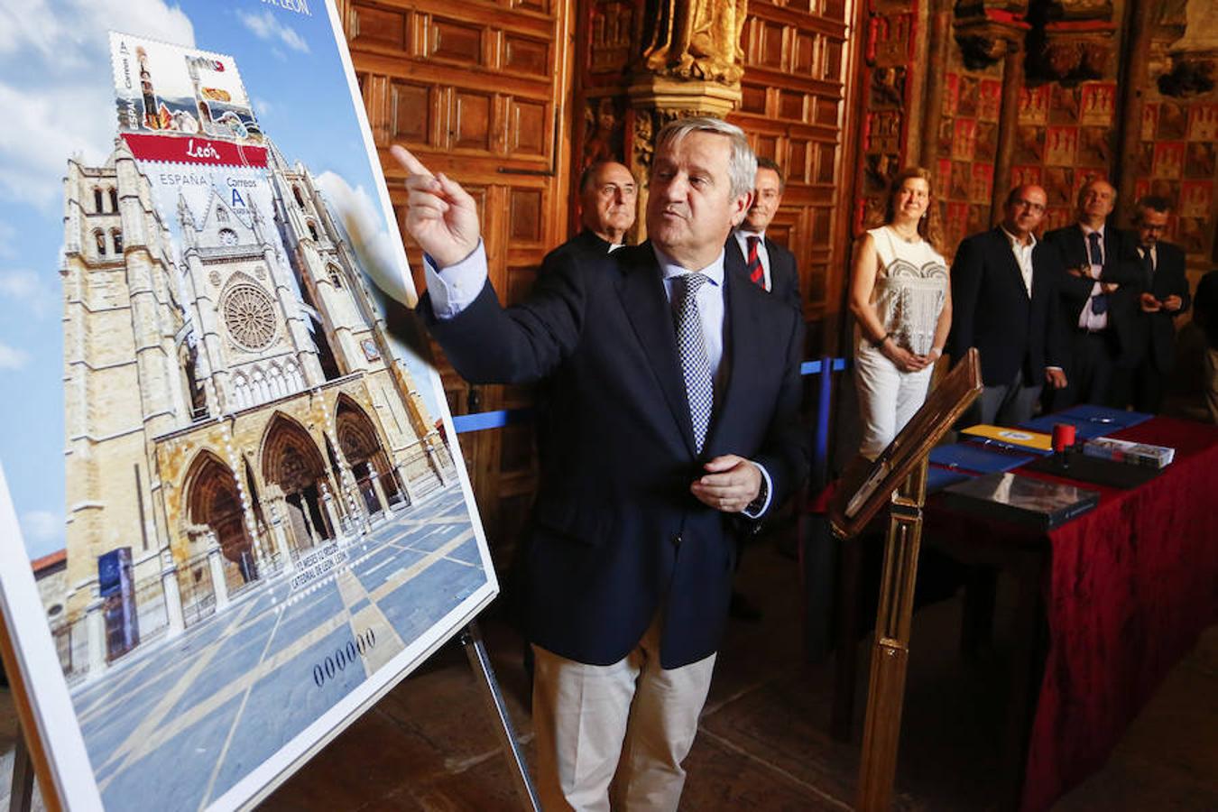 Fotos: Presentación del nuevo sello de Correos dedicado a León