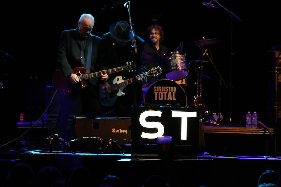 Fotos: Siniestro Total pone la nota rock