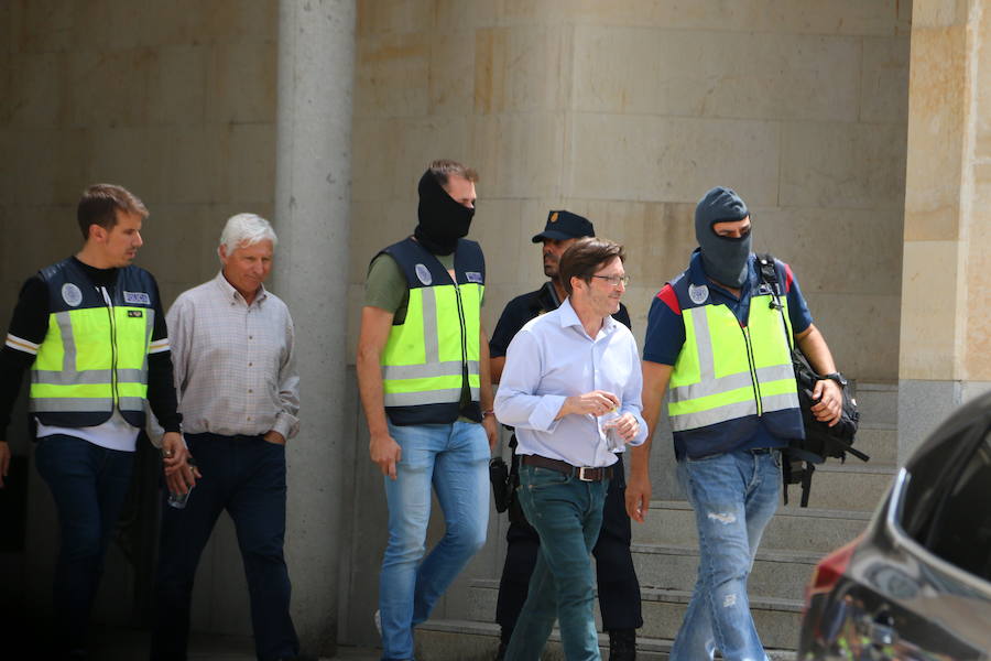 La Policía registra desde primera hora de la mañana las dependencias municipales y retiene a varios cargos públicos del Ayuntamiento de San Andrés del Rabanedo