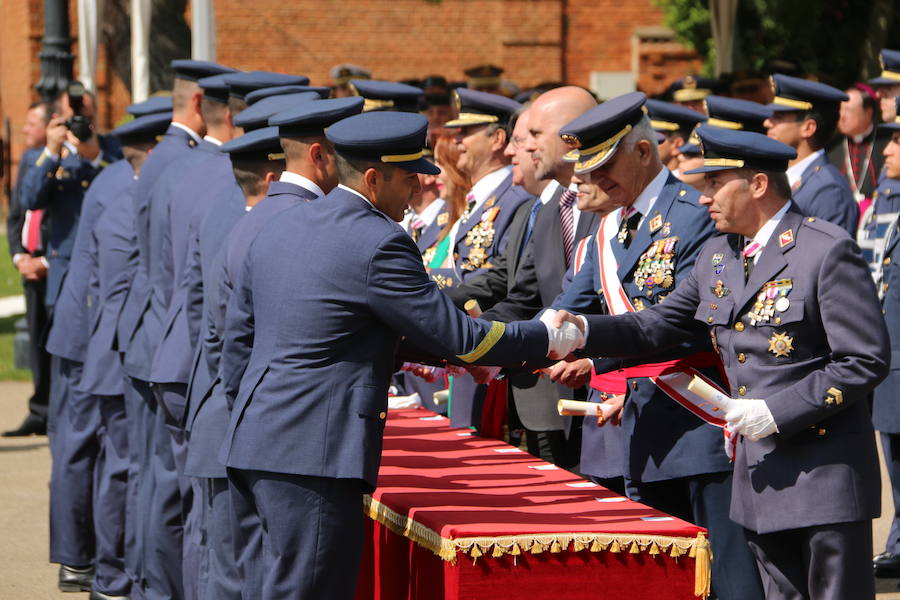 Fotos: El Rey Felipe VI entrega los despachos a los sargentos de la ABA