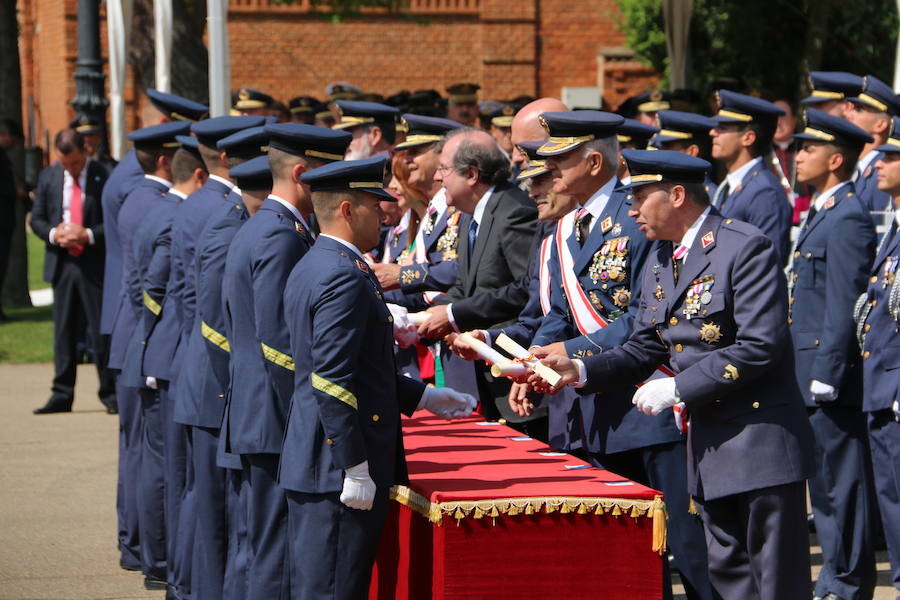 Fotos: El Rey Felipe VI entrega los despachos a los sargentos de la ABA