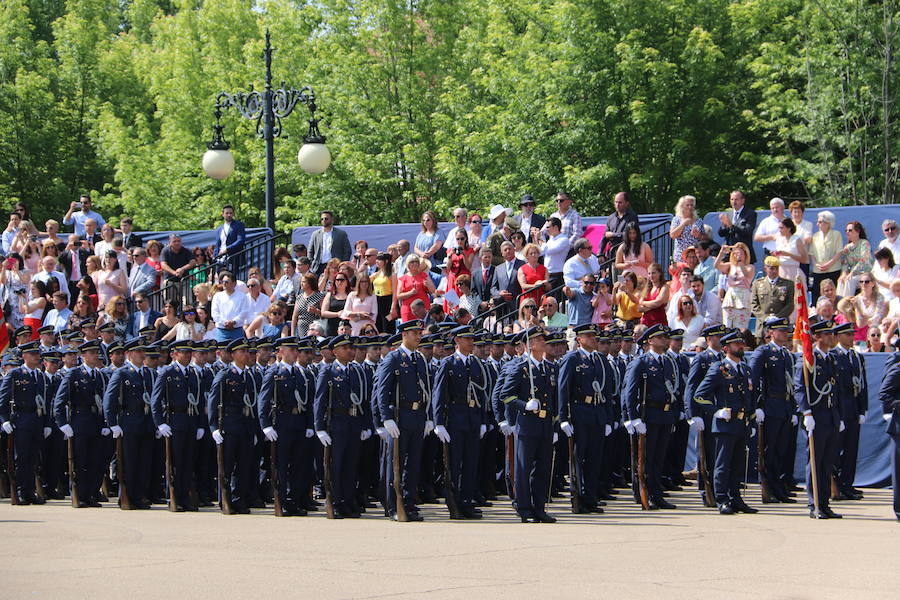 Fotos: El Rey Felipe VI entrega los despachos a los sargentos de la ABA