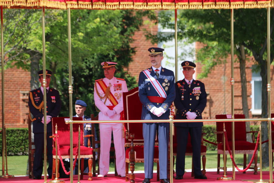 Fotos: El Rey Felipe VI entrega los despachos a los sargentos de la ABA