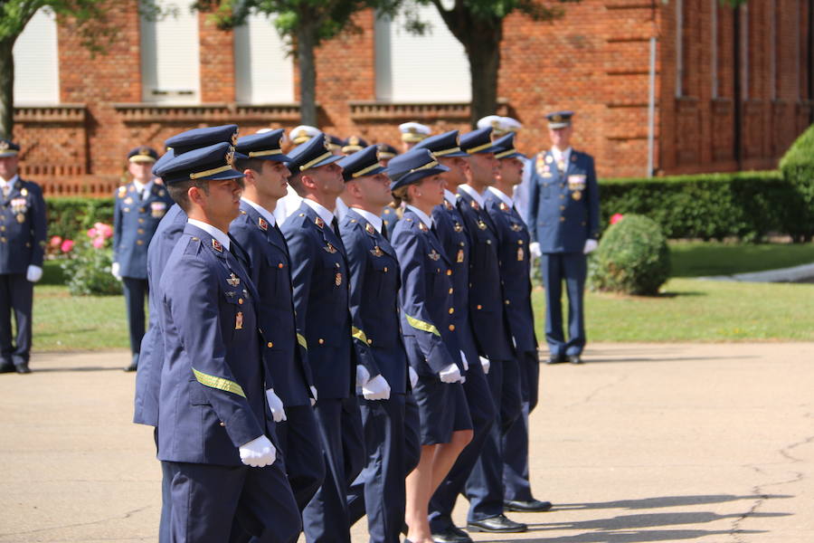 Fotos: El Rey Felipe VI entrega los despachos a los sargentos de la ABA