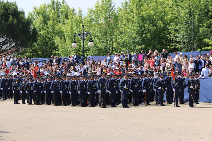 Fotos: El Rey Felipe VI entrega los despachos a los sargentos de la ABA