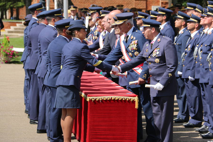 Fotos: El Rey Felipe VI entrega los despachos a los sargentos de la ABA