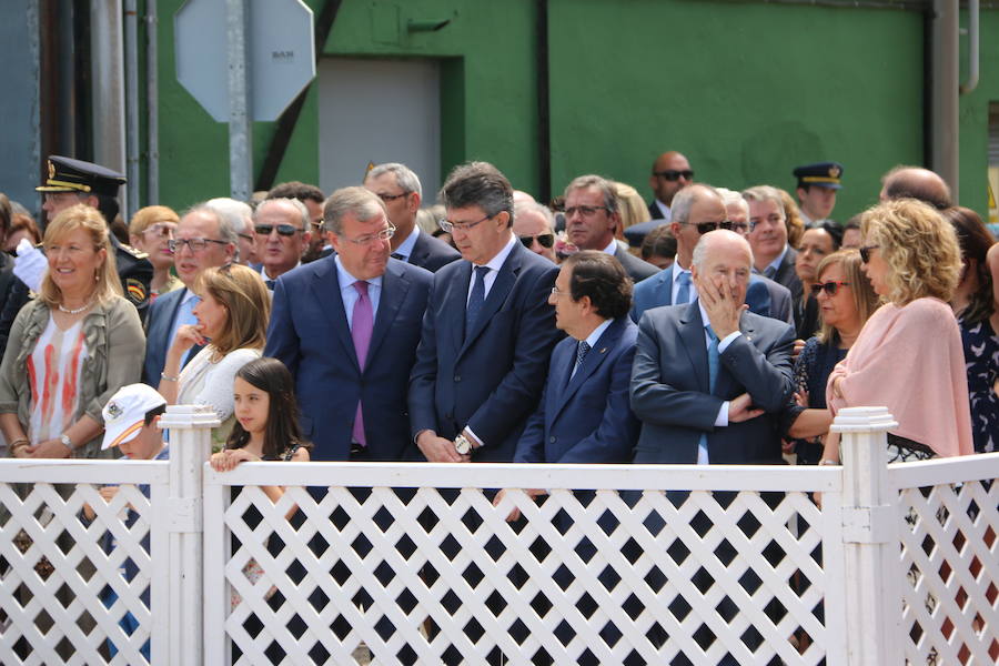 Fotos: El Rey Felipe VI entrega los despachos a los sargentos de la ABA