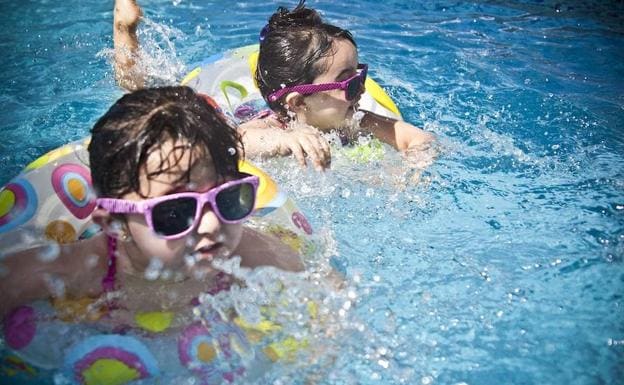 El aviso de la Guardia Civil que te puede ayudar a salvar la vida de un niño en la piscina