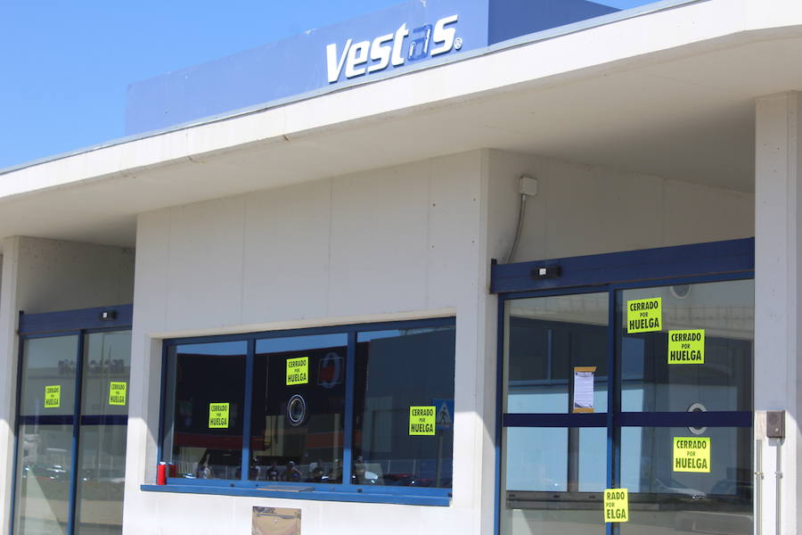 Fotos: Concentración a las puertas de Vestas