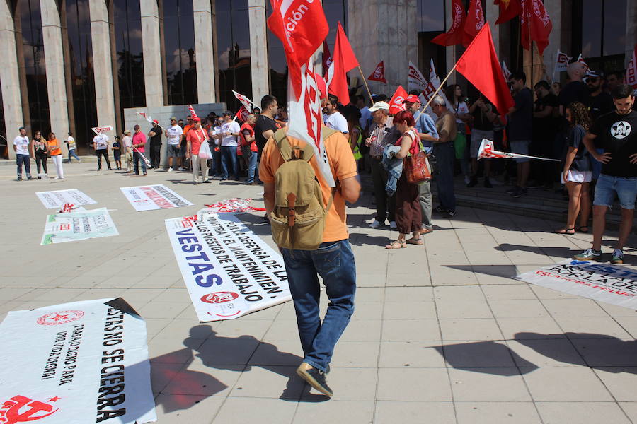 Fotos: La manifestación parte de la delegación territorial de la Junta