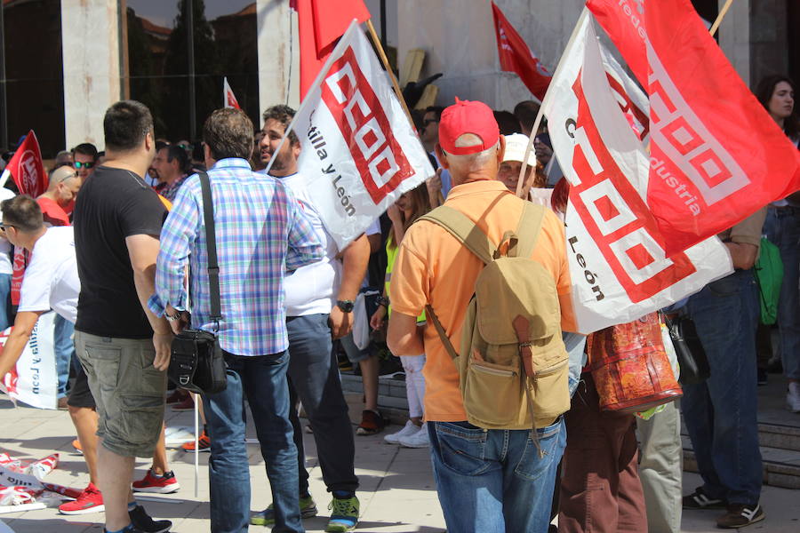 Fotos: La manifestación parte de la delegación territorial de la Junta