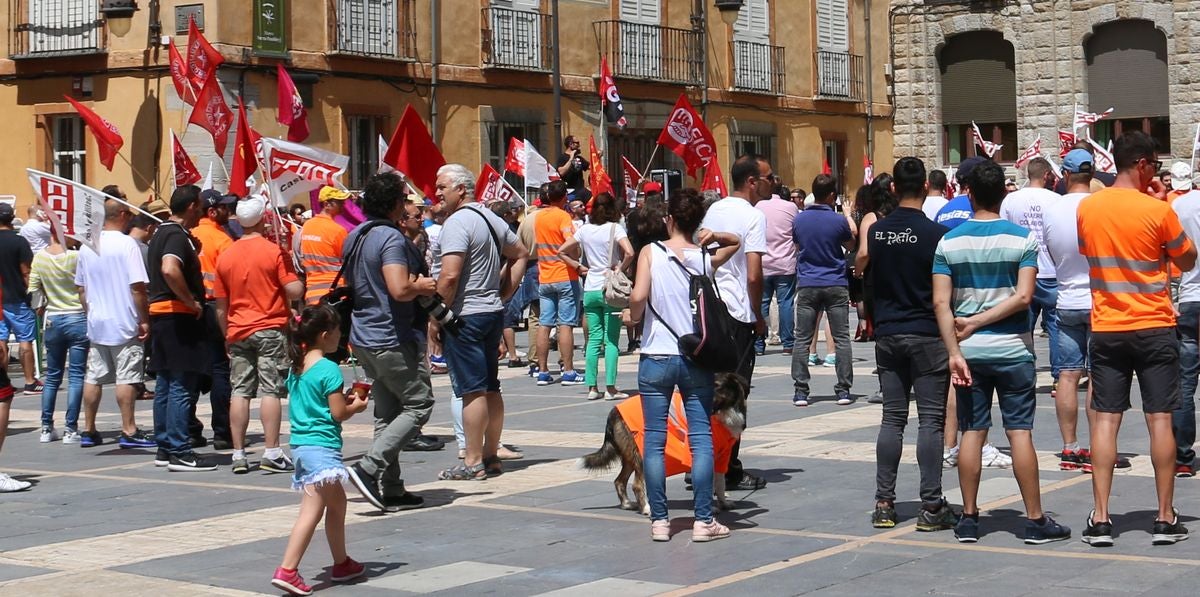 De Villadangos a León capital. De la delegación de la Junta hasta la Catedral. De la desesperanza a la movilización para que la provincia no pierda 600 empleos.