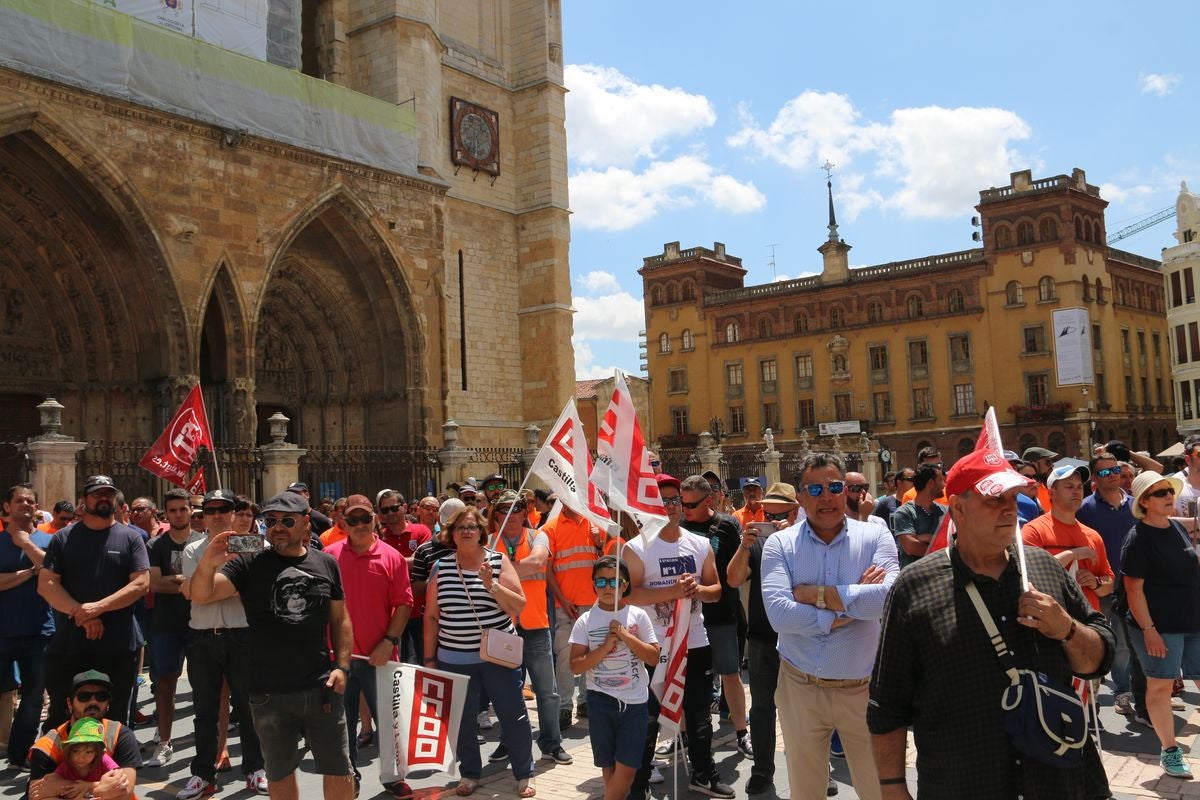 De Villadangos a León capital. De la delegación de la Junta hasta la Catedral. De la desesperanza a la movilización para que la provincia no pierda 600 empleos.