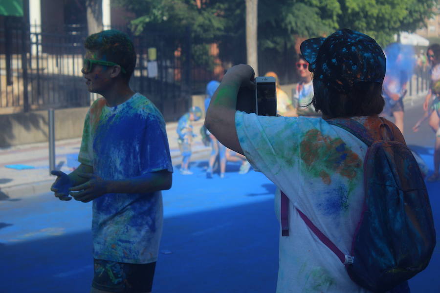 Fotos: La Color Party de La Virgen del Camino celebra su cuarta edición