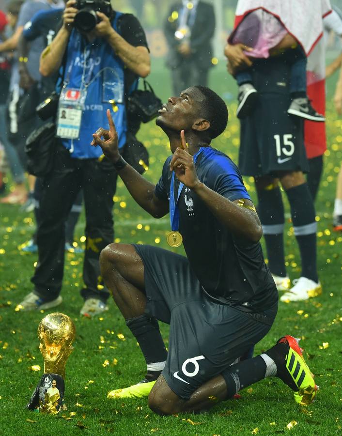 La selección francesa celebra su segunda estrella en la camiseta tras derrotar en la final a Croacia (4-2).