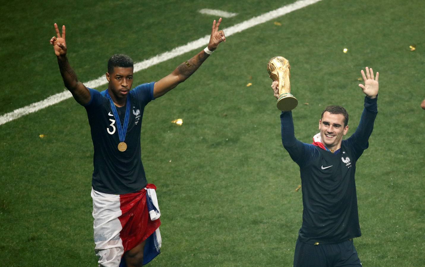 La selección francesa celebra su segunda estrella en la camiseta tras derrotar en la final a Croacia (4-2).